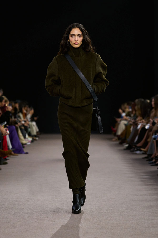 Max-Mara-Show Herbst/Winter 2025 – Moosgrüner Look